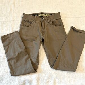 Lee Performance Series Extreme Motion straight fit tapered leg sz 29/30 used.
